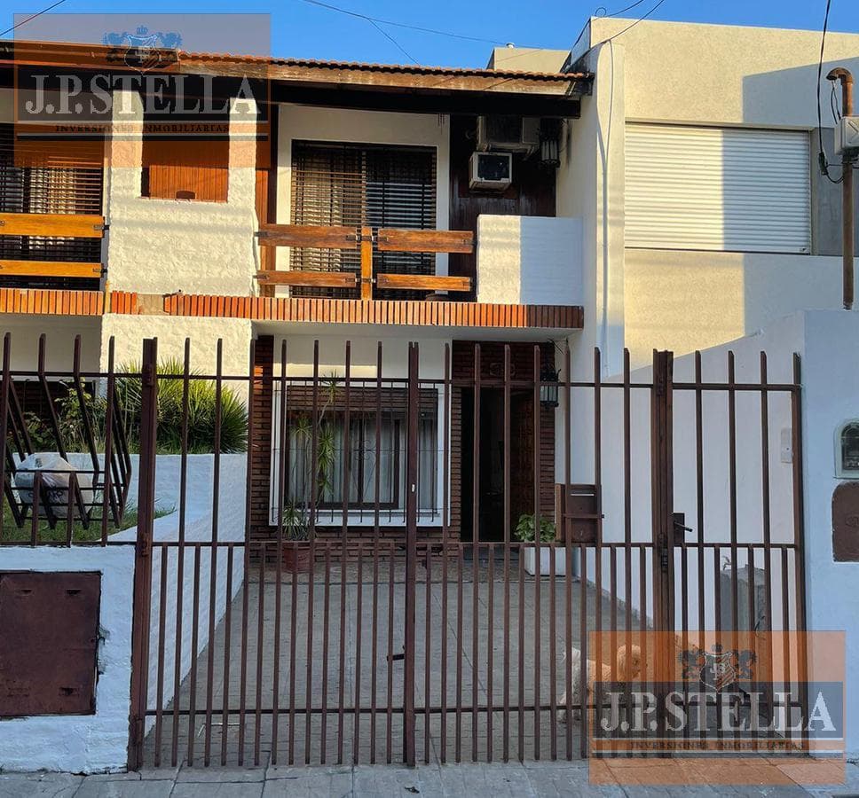 Duplex 4 Ambientes c/ cochera - 100 m² Cub.- Villa Sarmiento
