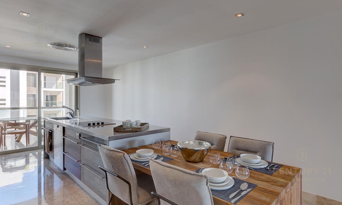 En Venta Departamento en Cancún con acceso a la playa C3085