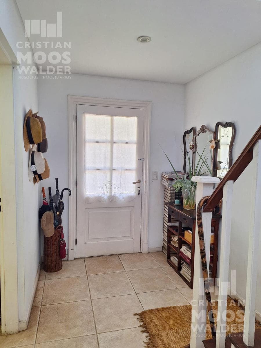 3-room house for sale in the woods of Barrio Septiembre.