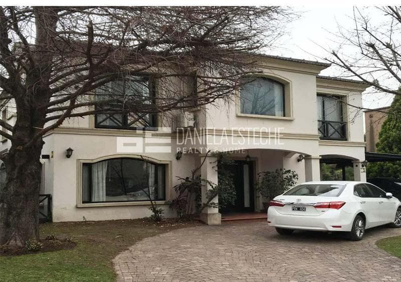 D. Esteche Realty & Home. Villa Olivos Classic Home