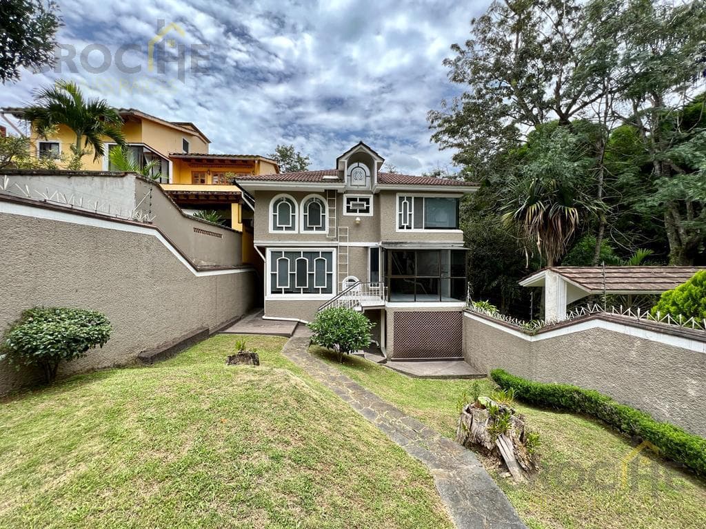 House for sale in Fuentes de las Ánimas, across from Huarache Park in Xalapa