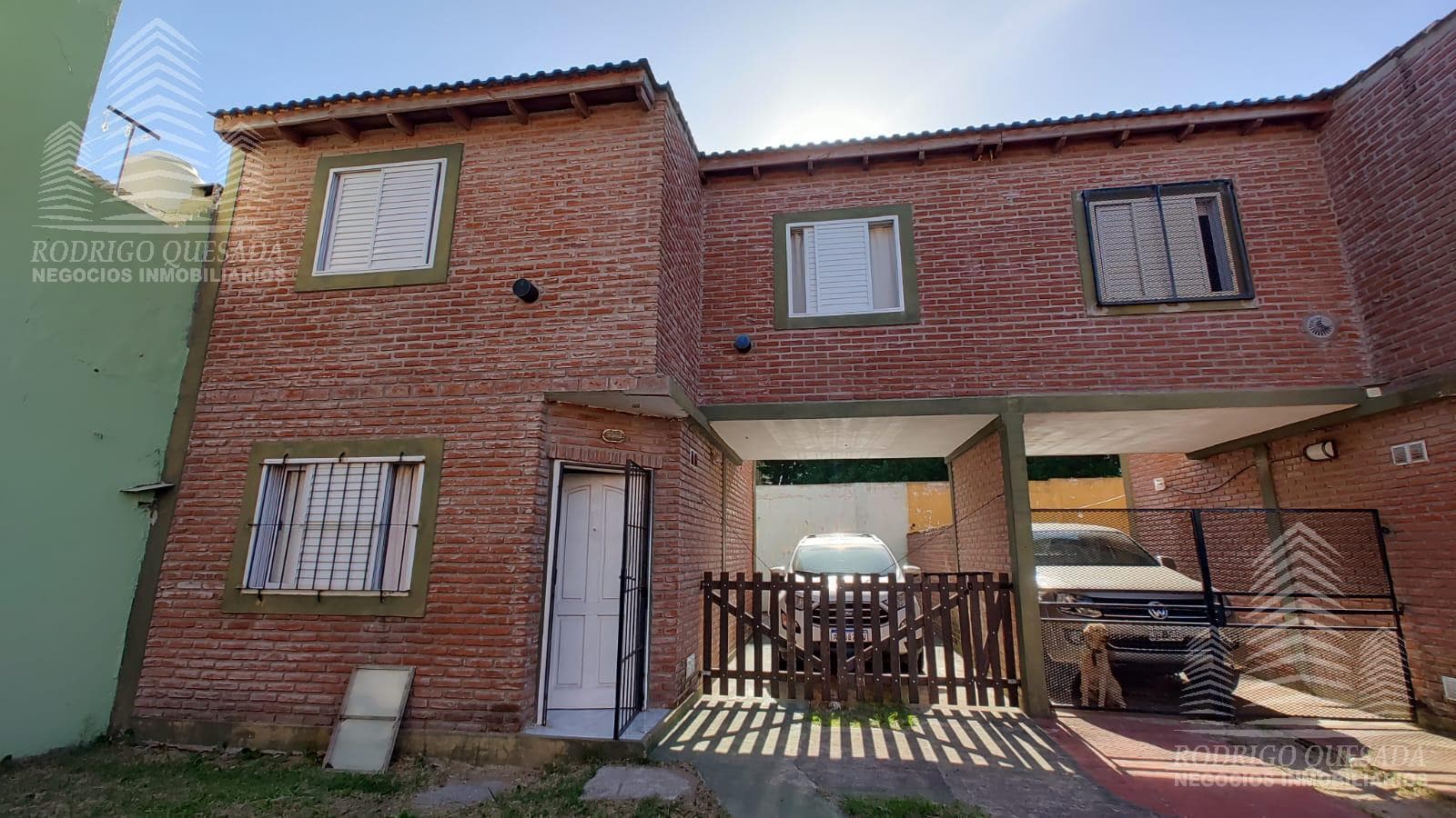 2-bedroom duplex with a garage in Costa Azul.