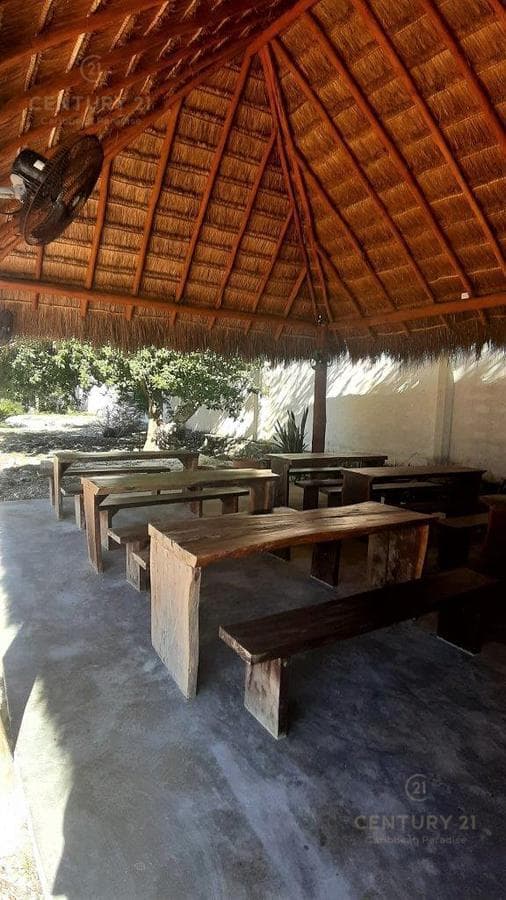 TERRENO CON 2 LOCALES/BODEGAS EN VENTA EN LA CARRETERA EN TULUM P3404