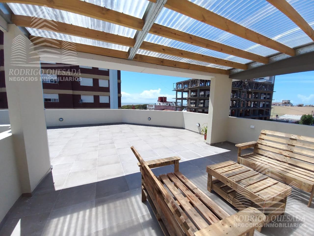 Excellent 2-room apartment with a beautiful private terrace, at the corner of Sarmiento and Newbery!!