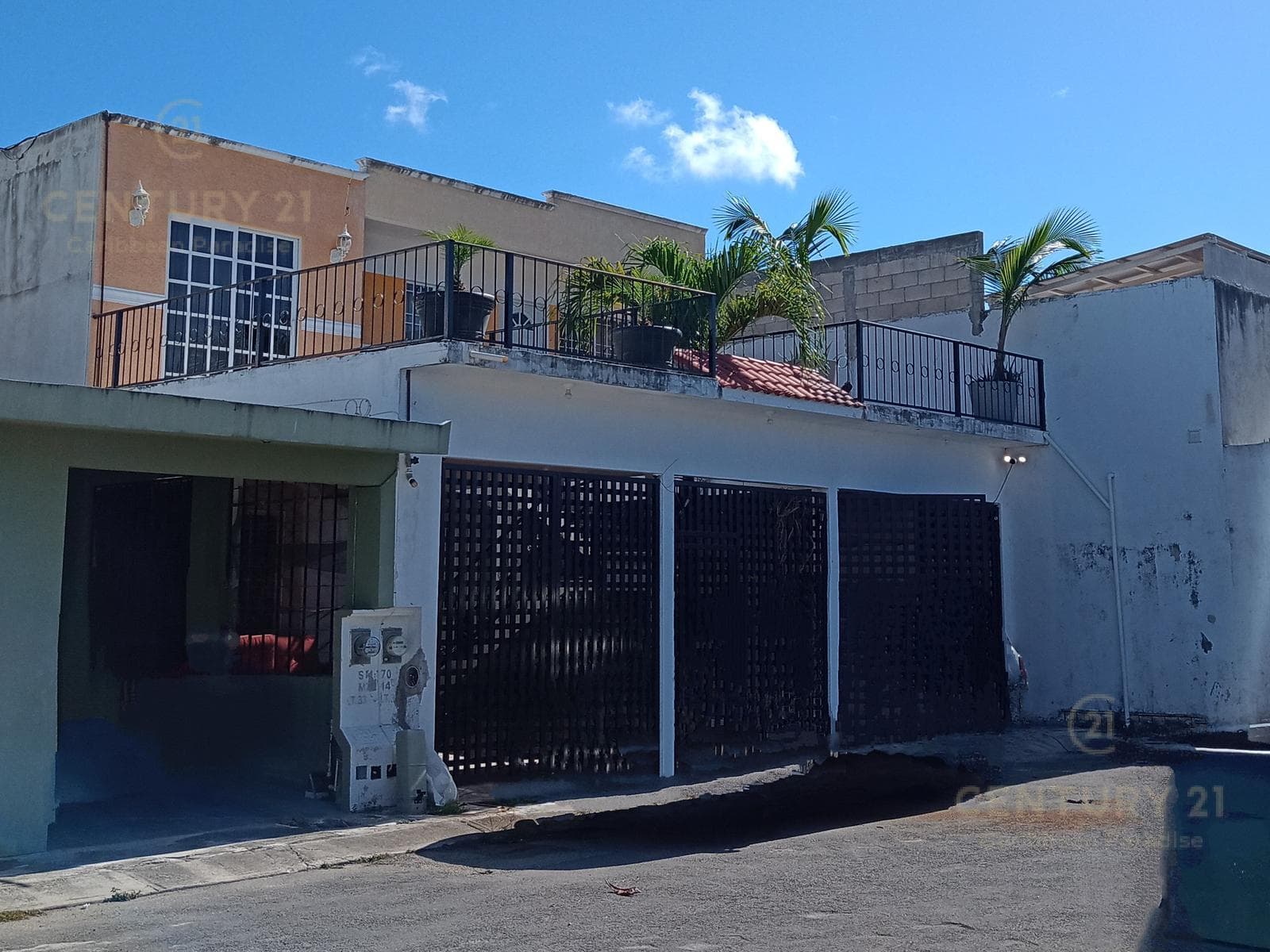 Spacious 6-Bedroom Tuscan-Style House on Chemuyil Avenue, Playa del Carmen P4117