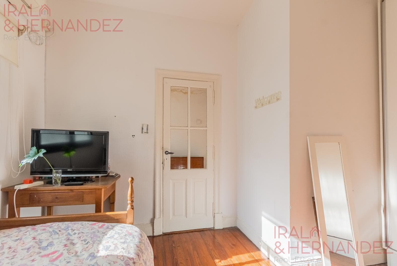 Stunning townhouse for sale in Nuñez with a terrace