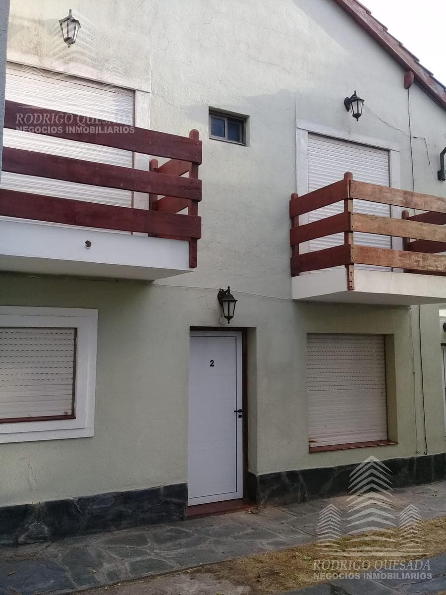 Duplex for sale in an apartment building, in very good condition.