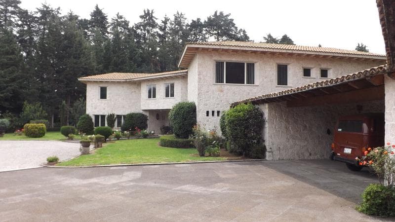 AGRADABLE RESIDENCIA EN OCOYOACAC CON GRAN JARDIN