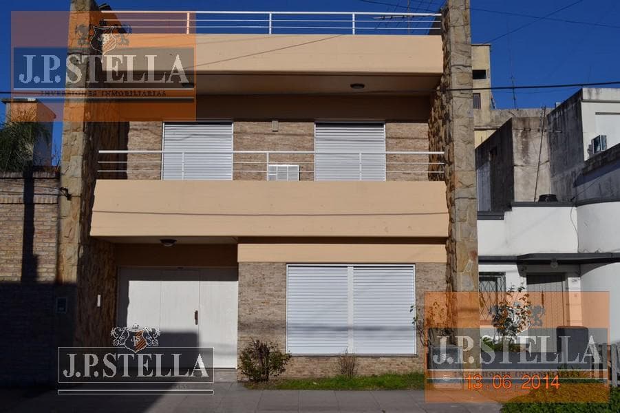 Casa 4 Amb. C/ Cochera y Casa 2 Amb a Refaccionar o Demoler - S.justo (Ctro)