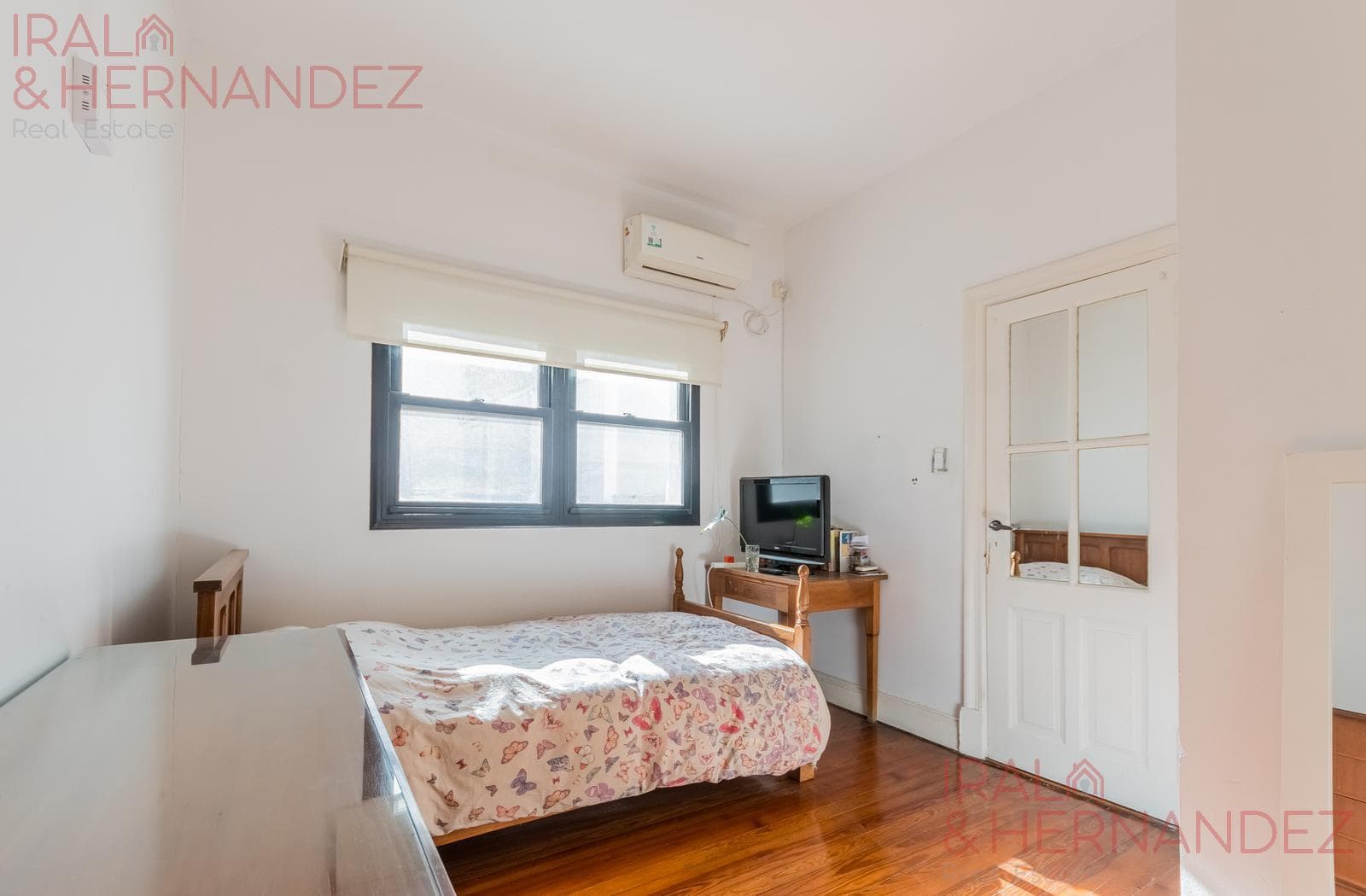 Stunning townhouse for sale in Nuñez with a terrace