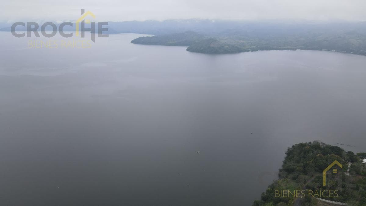 Land auction in Catemaco, Veracruz, facing the lagoon