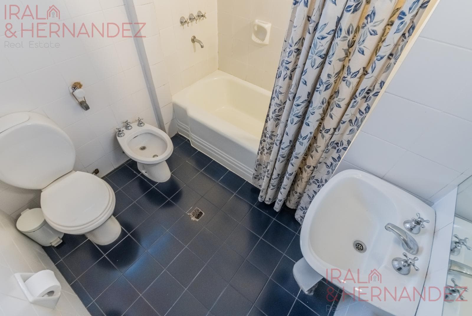 Stunning townhouse for sale in Nuñez with a terrace