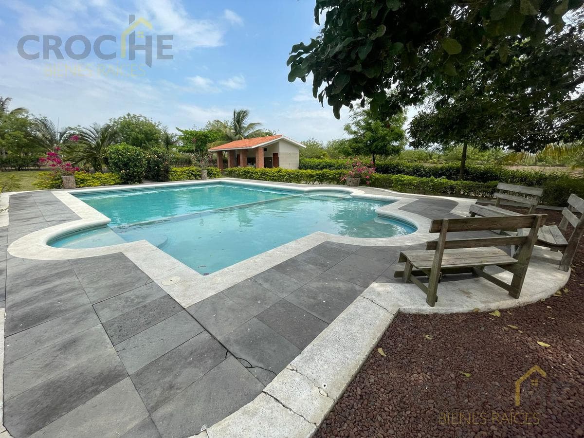 Lot with a pool and a palapa in Medellín, Veracruz