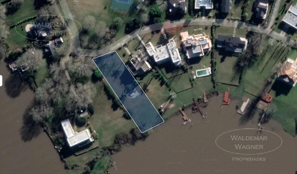 Exclusive Landscaped Lot Overlooking a Lagoon and River - Santa Monica Island