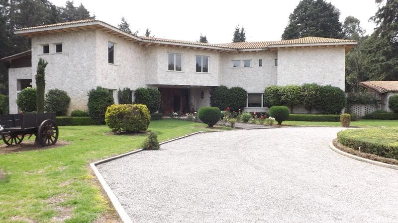 AGRADABLE RESIDENCIA EN OCOYOACAC CON GRAN JARDIN