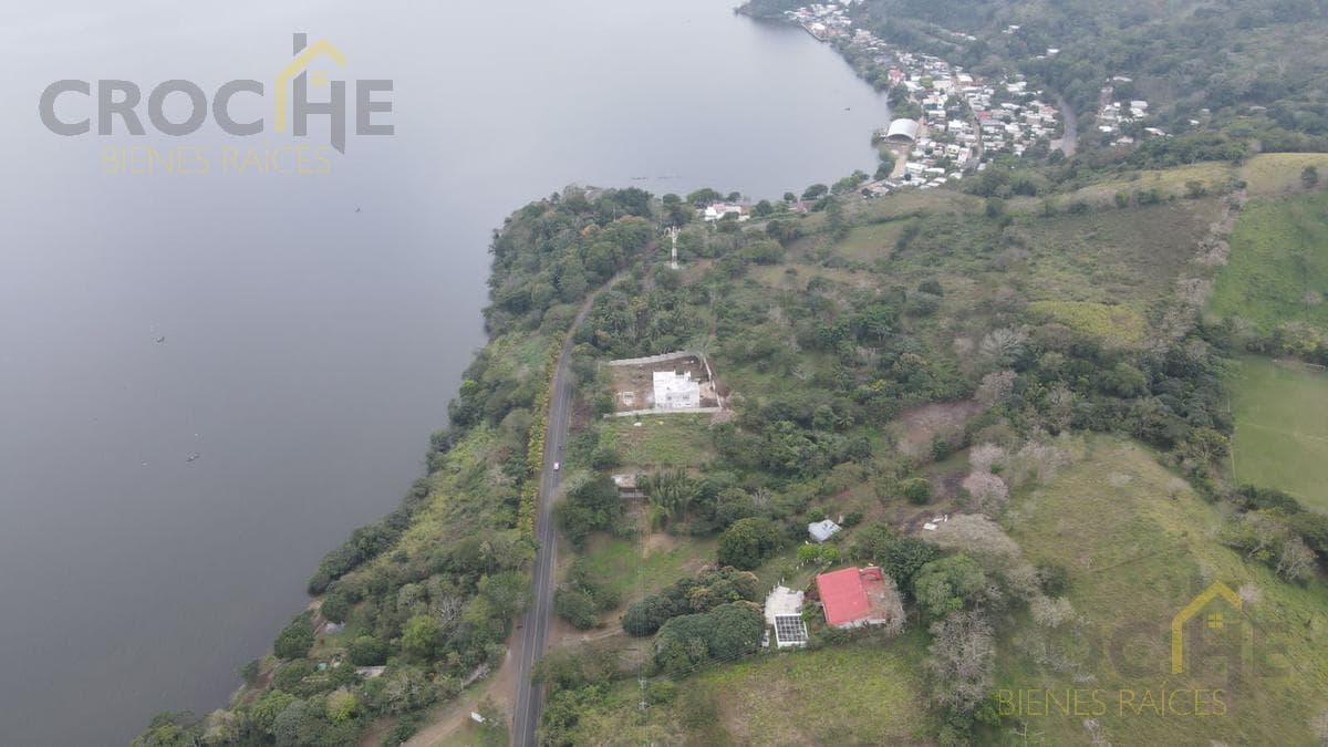 Land auction in Catemaco, Veracruz, facing the lagoon