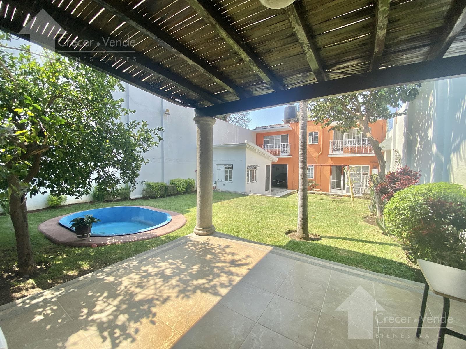 Corner house with 2 separate units, Flores Magón neighborhood, Galerías Cuernavaca area
