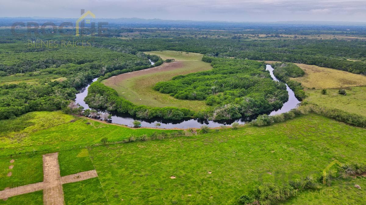 Land for sale in the Costa Esmeralda area, with views of streams, in the Finca Real subdivision, across from the beach