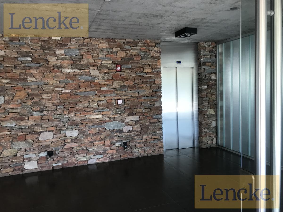 Lencke Vende - Excellent office with 4 parking spaces; a portion of the purchase price can be paid in kind