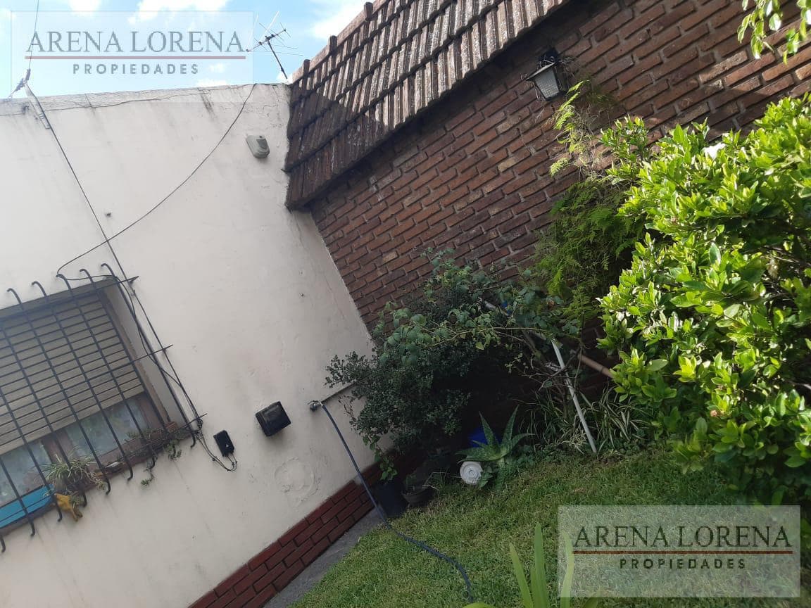 3-room house, garage, spacious yard - Morón