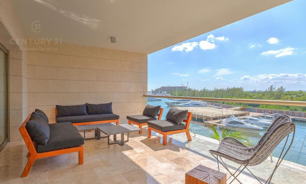 En Venta Departamento en Cancún con acceso a la playa C3085