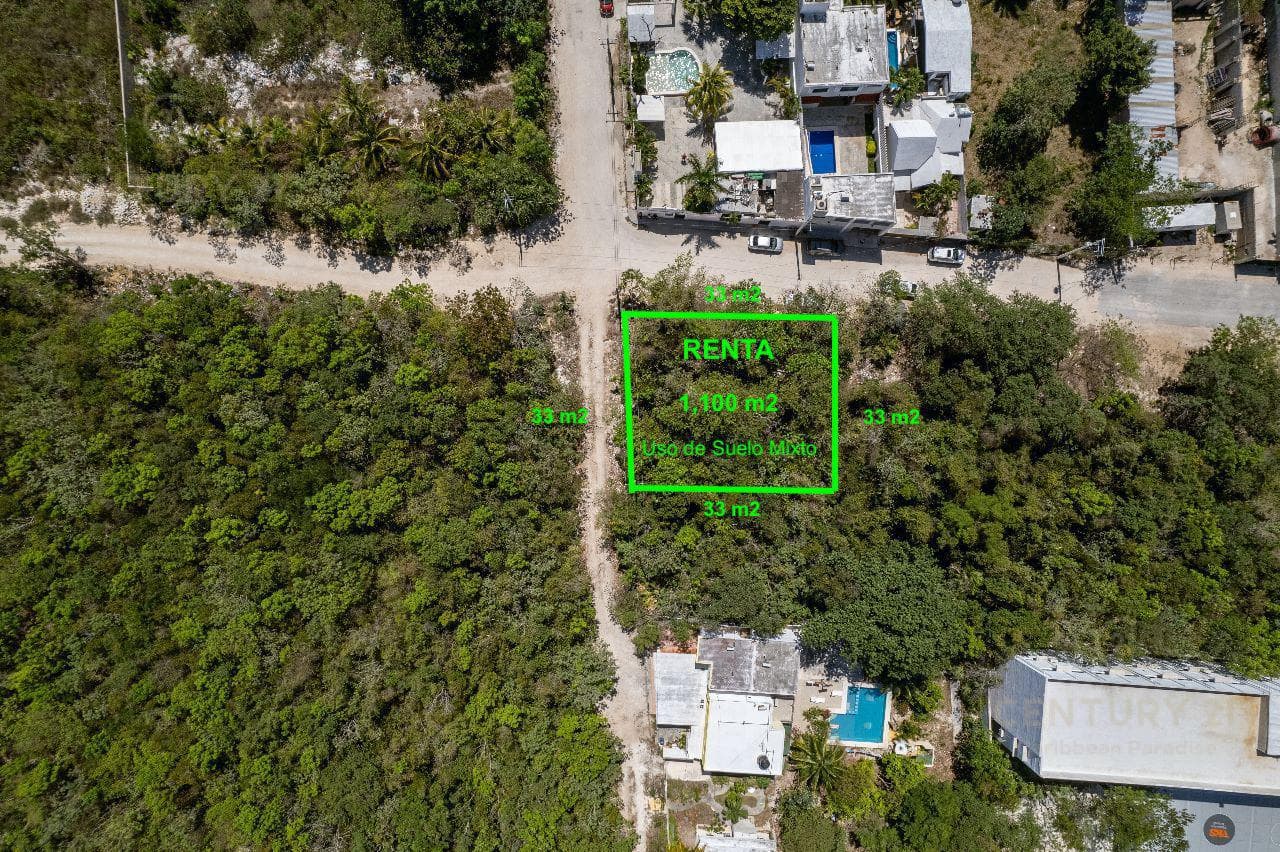 1,100 m² Mixed-Use Corner Lot for Rent, One Street Away from Huayacan Avenue, Cancún C3194