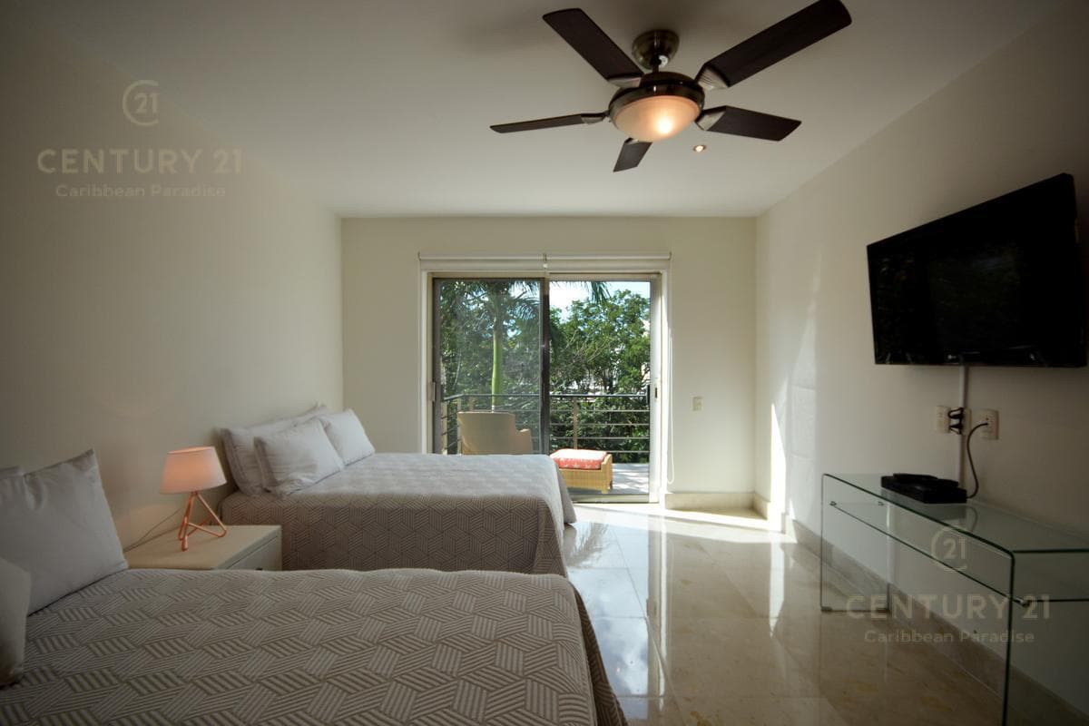 LUJOSO PH EN VENTA 2 HAB VIA 38 PLAYA DEL CARMEN P1131
