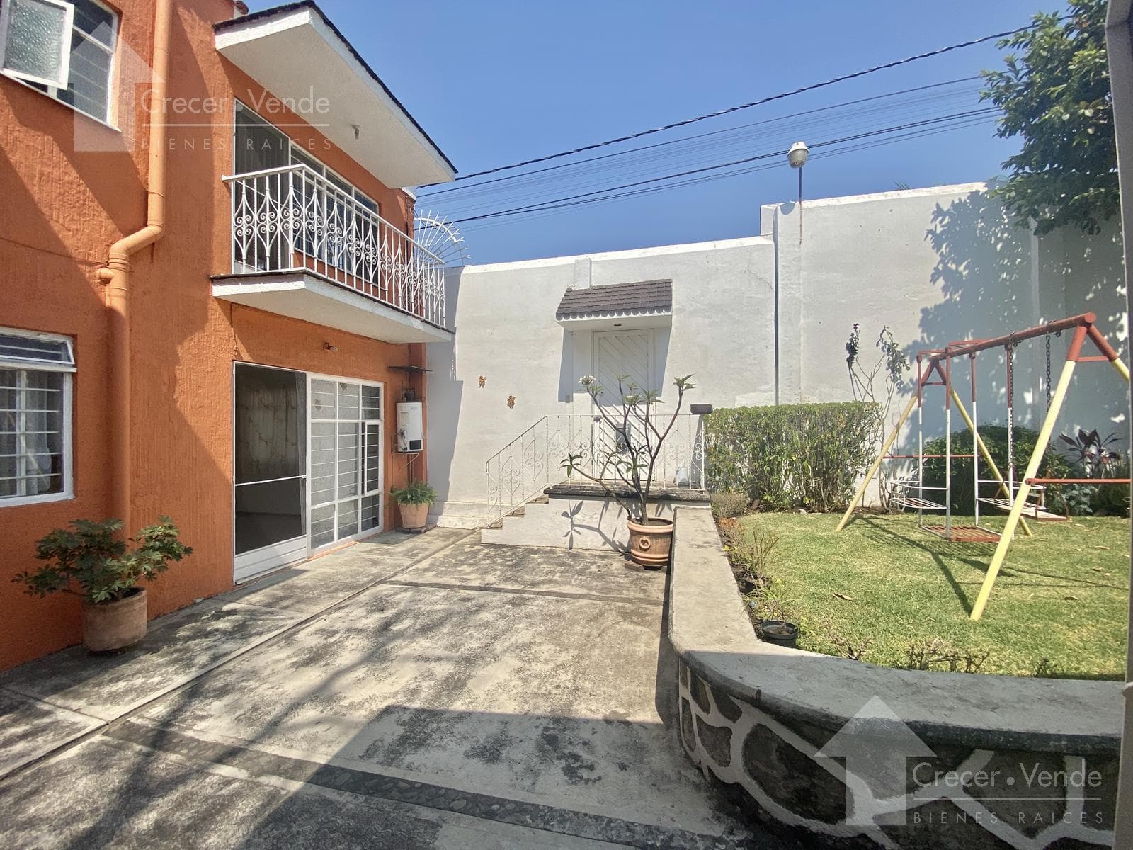 Corner house with 2 separate units, Flores Magón neighborhood, Galerías Cuernavaca area