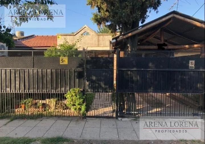 3-Bedroom House with Open Layout and Pool in the Parque Leloir Neighborhood