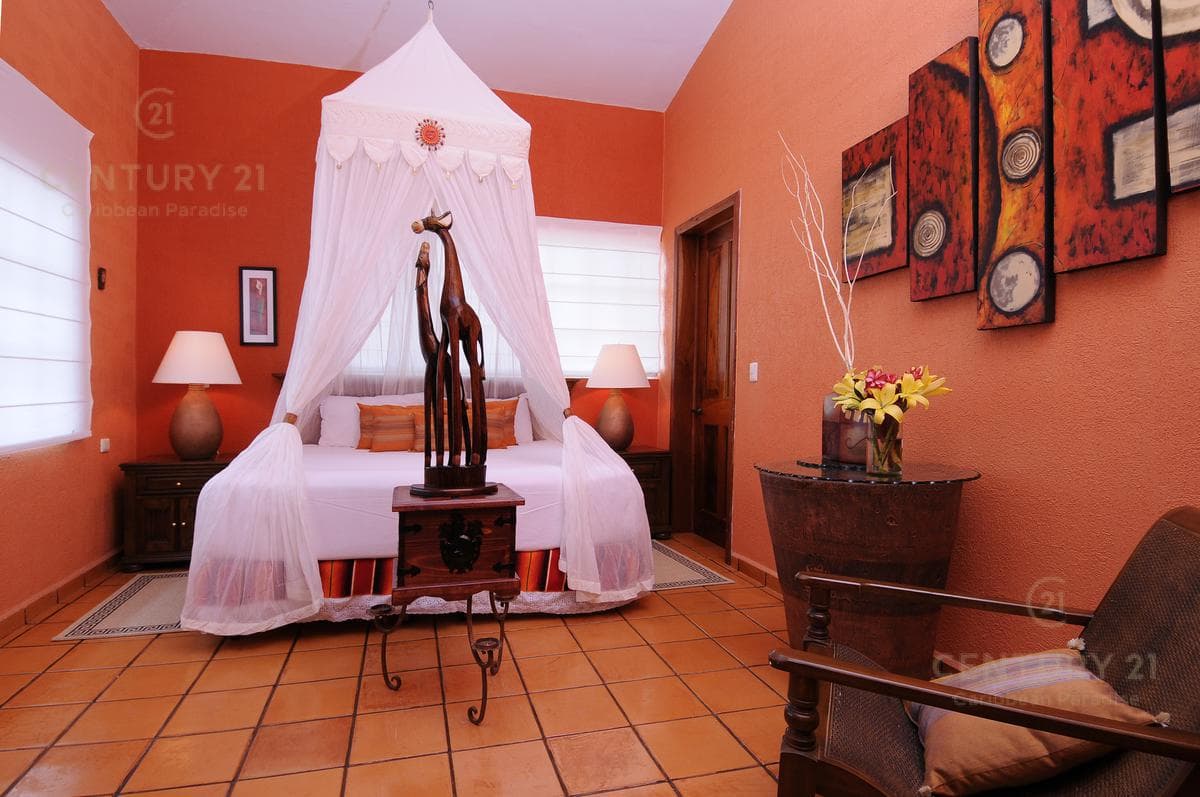 6-Bedroom House for Sale in Playa Paraiso, Playa del Carmen | With Solar Panels | P3287