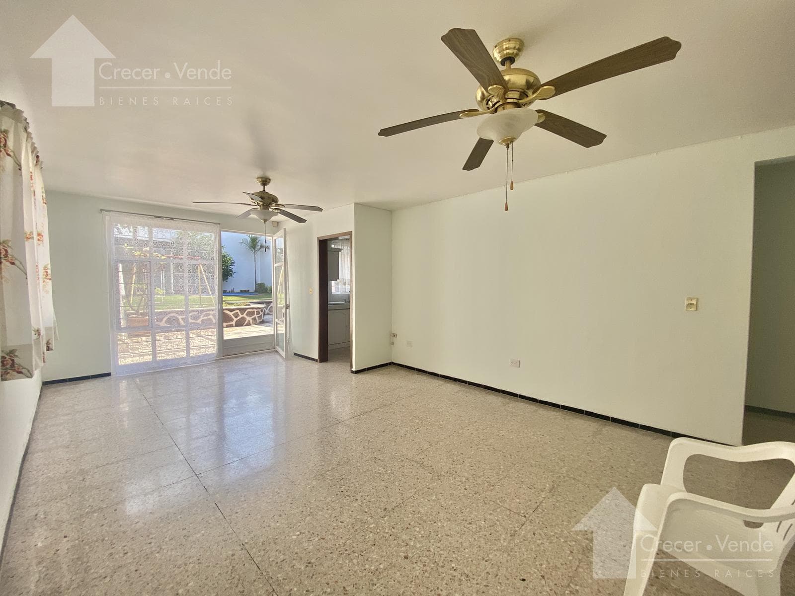 Corner house with 2 separate units, Flores Magón neighborhood, Galerías Cuernavaca area