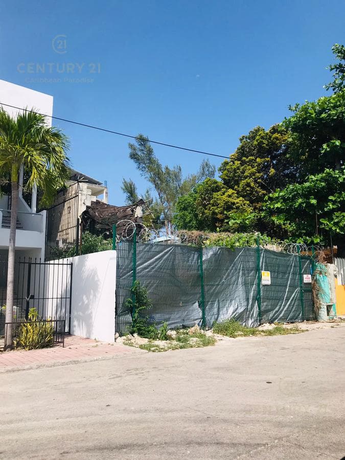 Lot for Sale in Downtown Playa del Carmen, Calle 14 Norte, P3498
