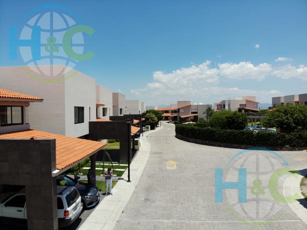 HOUSE FOR SALE IN VILLAS LA TOSCANA WITHIN THE BALVANERA POLO COUNTRY CLUB, CORREGIDORA, QUERÉTARO
