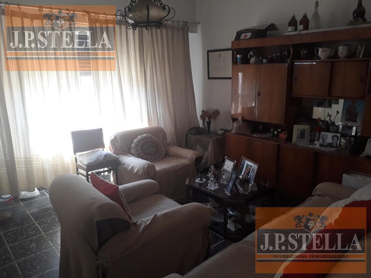Casa 3 Amb Dpto 2 Amb c/ Entrada de Auto 136 m² Cub.- San Justo