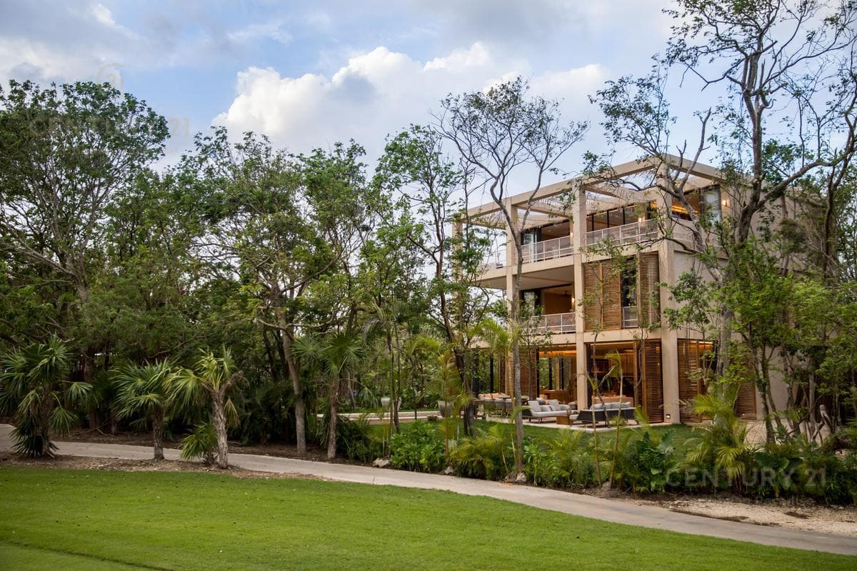 Increible casa en zona residencial prvilegiada de Playa del Carmen P3452
