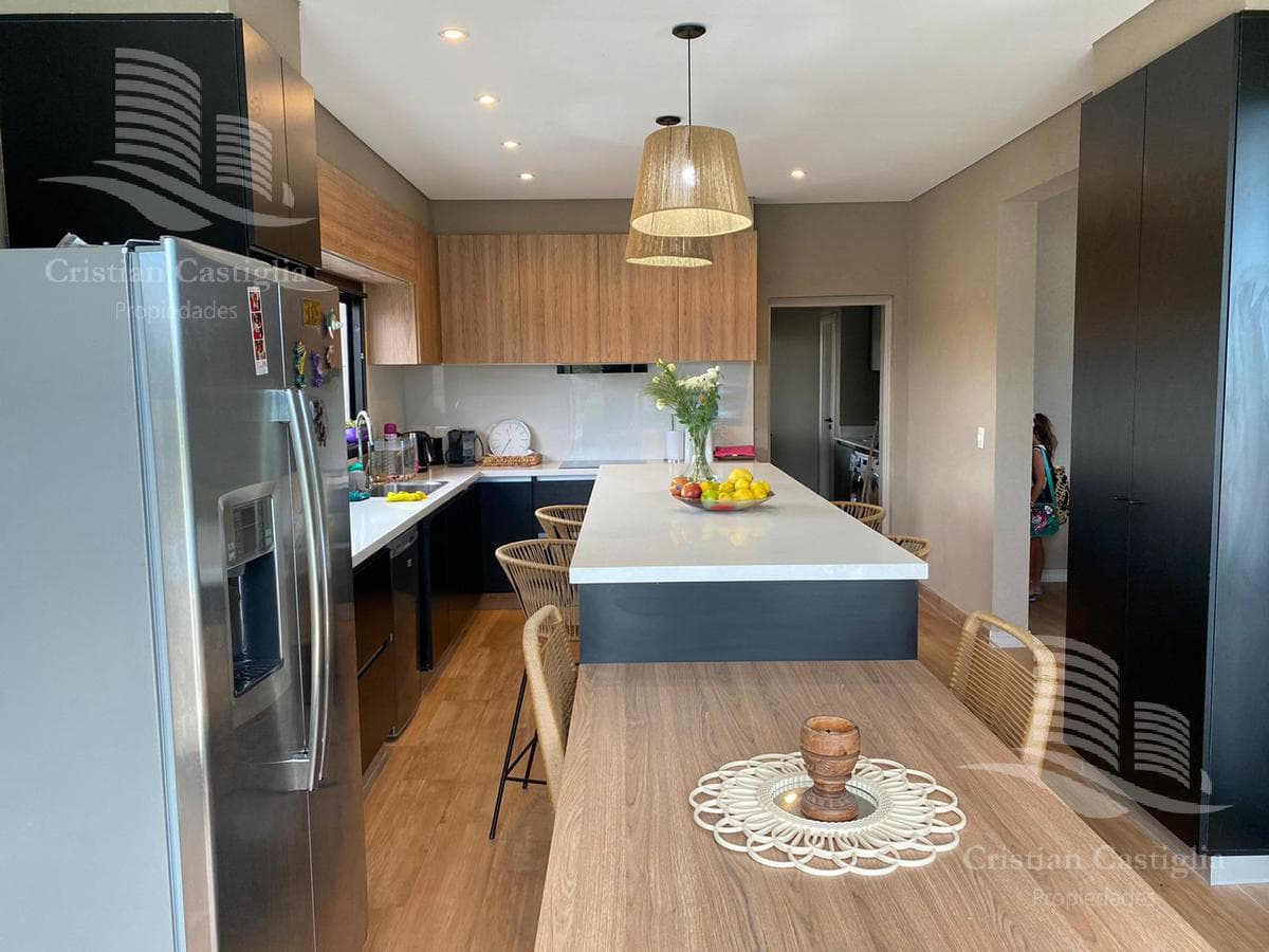 4-Room House for Sale in Laguna Grande, Villanueva