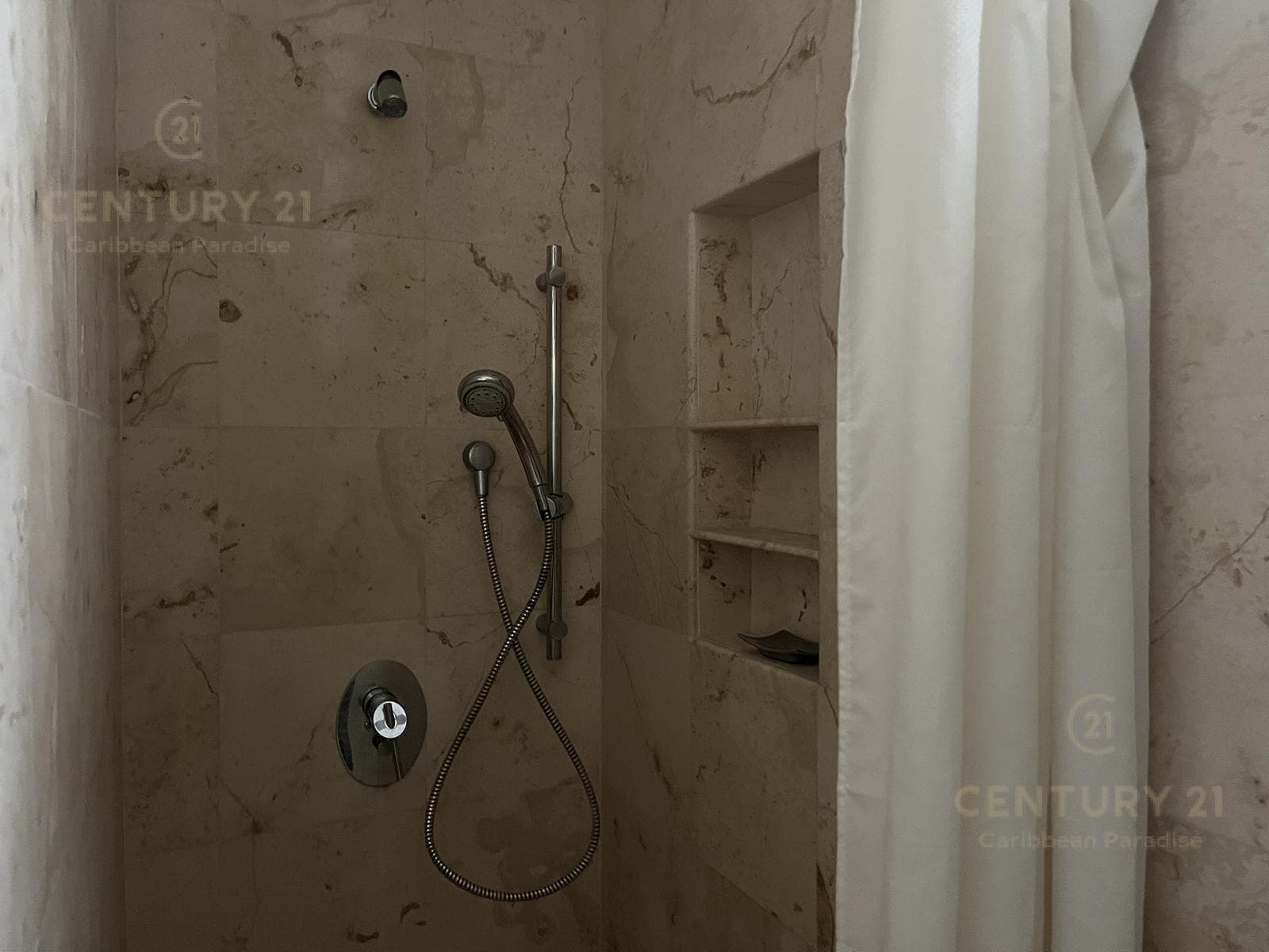 2-bedroom, 3-bathroom apartment in downtown Playa del Carmen P4206