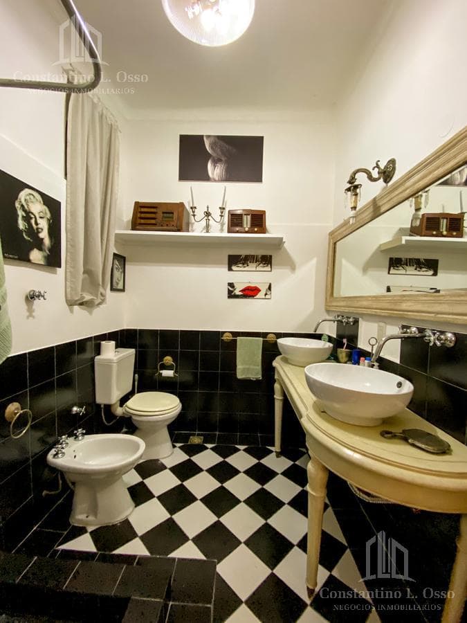 3-room apartment—right in the heart of San Telmo—near Plaza Dorrego.