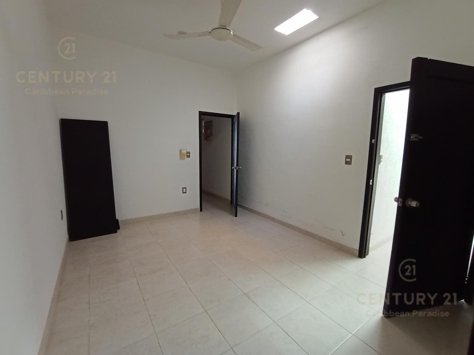 Spacious 6-Bedroom Tuscan-Style House on Chemuyil Avenue, Playa del Carmen P4117