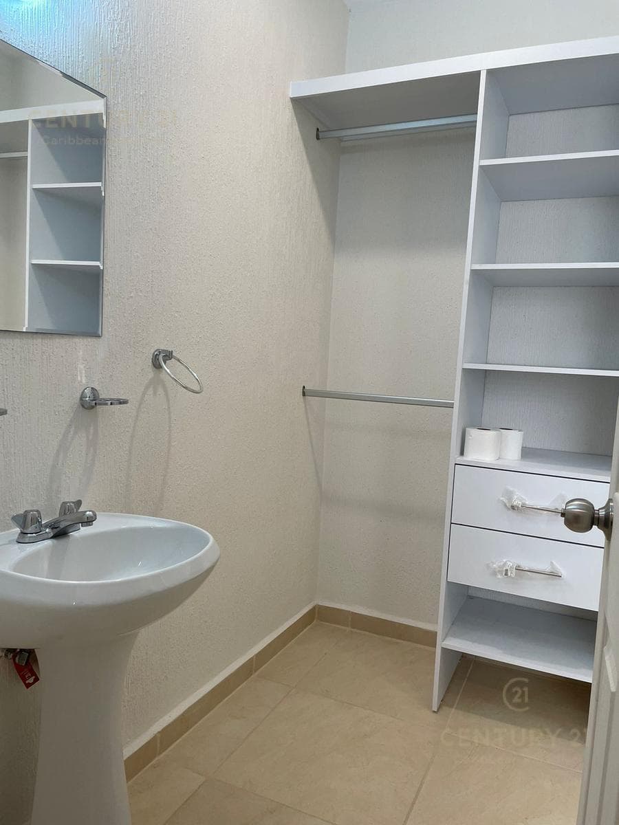 Casa en Renta sin Muebles Tres Recamaras, 3.5 Baños Fracc. Frontemare Playa del Carmen P4026
