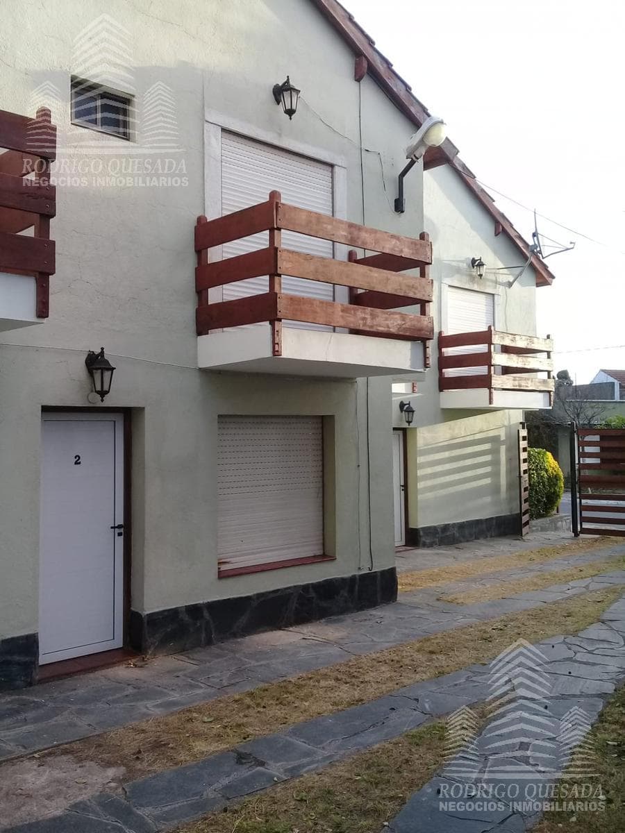Duplex for sale in an apartment building, in very good condition.