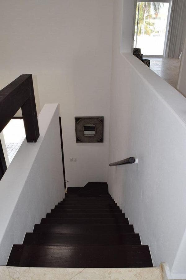 House for Sale with a View of Nichupté Lagoon in Cancún, Isla Marina 12