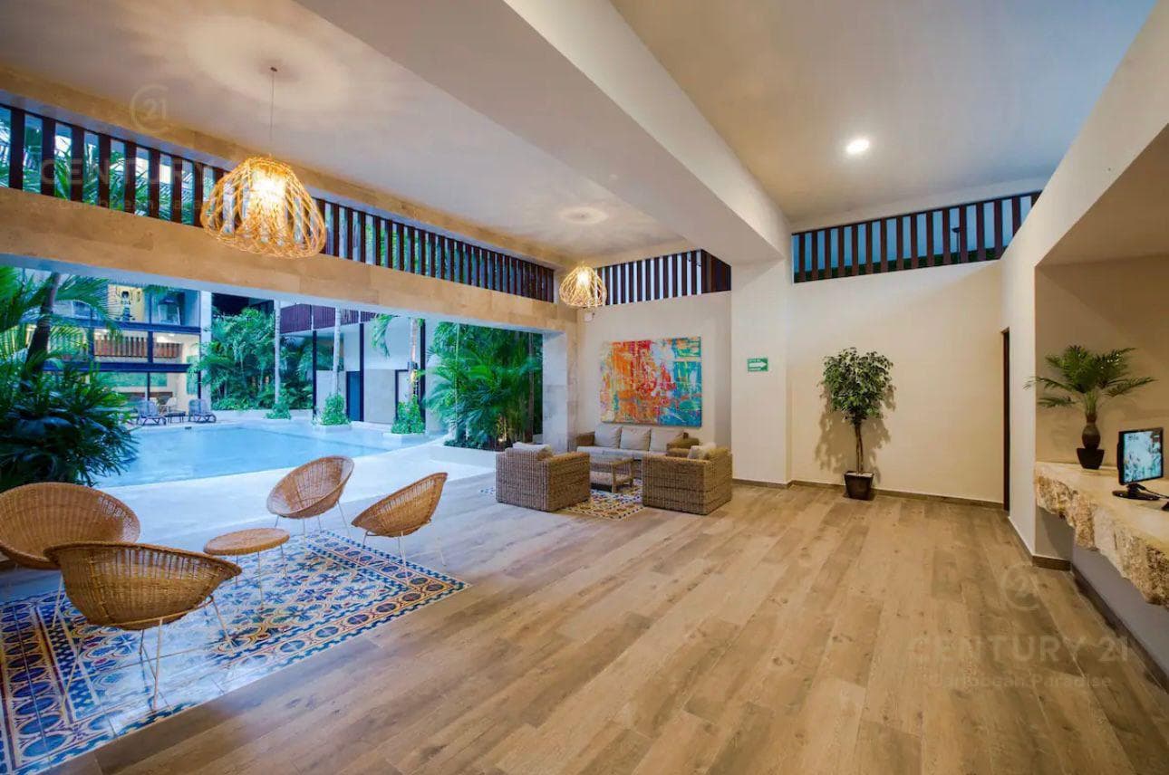 Beautiful, Fully Furnished 1-Bedroom Penthouse for Sale in a Prime Location in Playa del Carmen P418