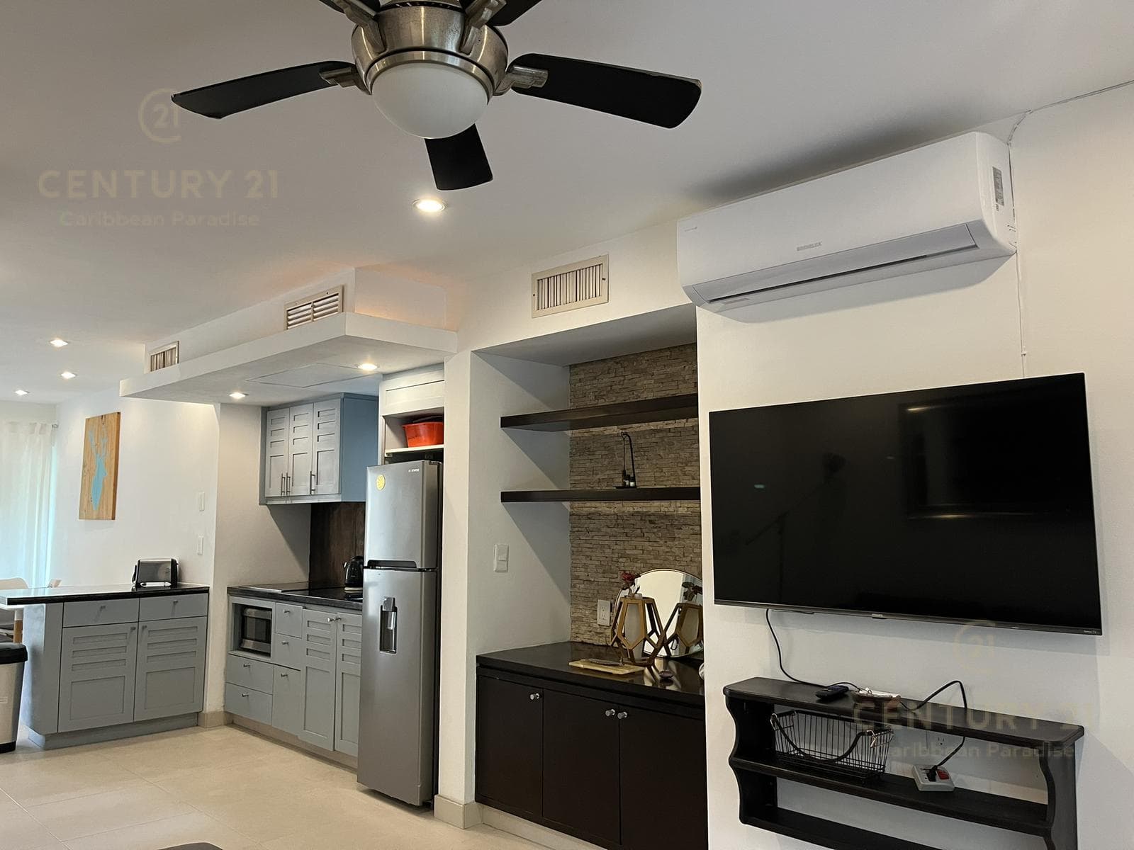 2-bedroom, 3-bathroom apartment in downtown Playa del Carmen P4206