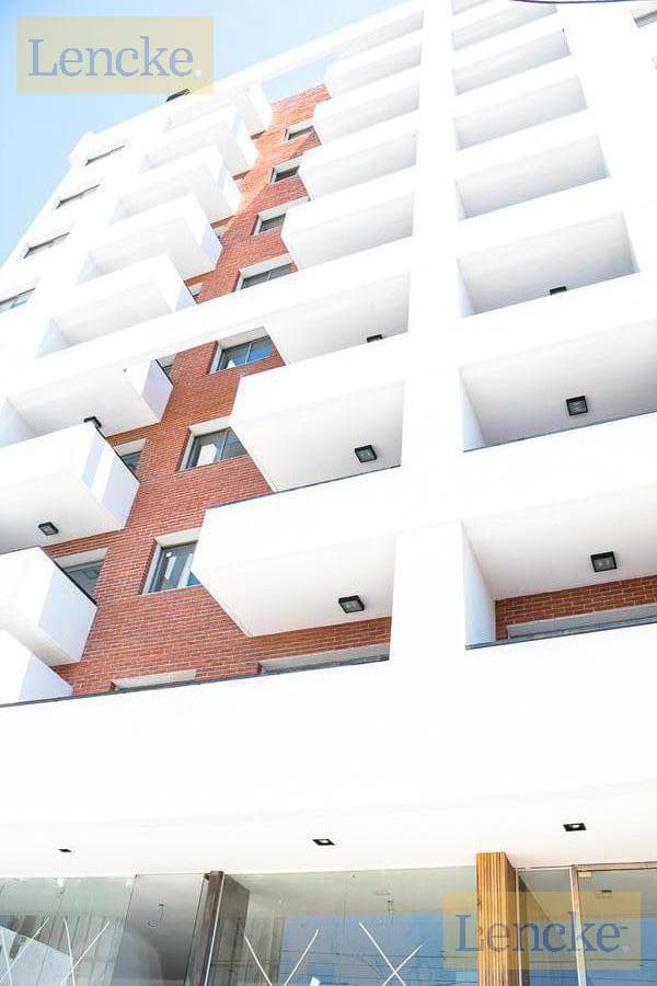 Lencke is for sale—with rental income, 2 high-end rooms, en suite, balcony/barbecue area, building with pool and gym