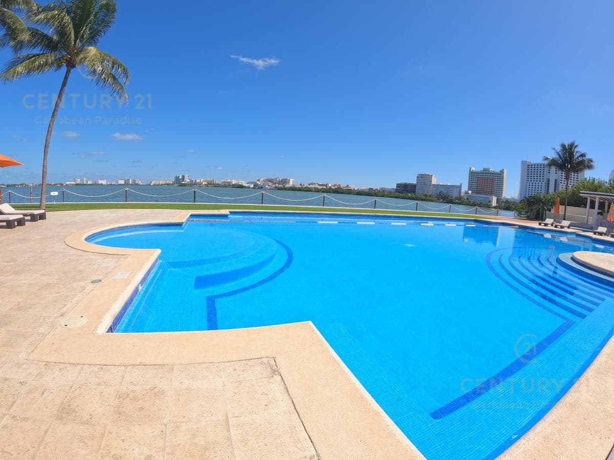 Casa 5 Recamaras en Venta | Isla Dorada Cancún | Frente a Laguna Nichupte | C3220