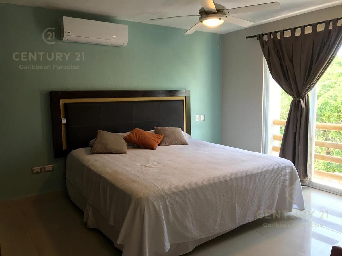 SE VENDE PENTHOUSE DE 3 RECAMARAS EN EL CENTRO AV 10 P2843
