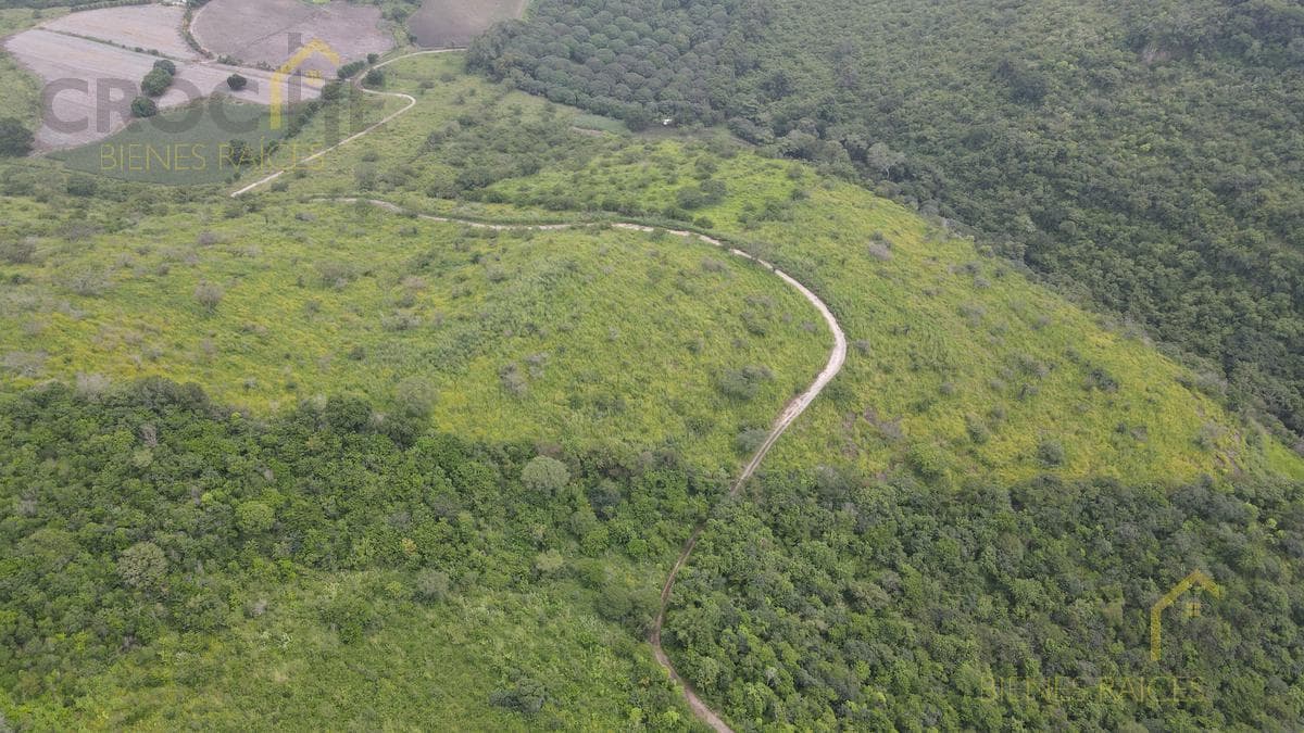 10-hectare plot of land with a river, waterfall, and concrete pier in Cerro Gordo, Veracruz