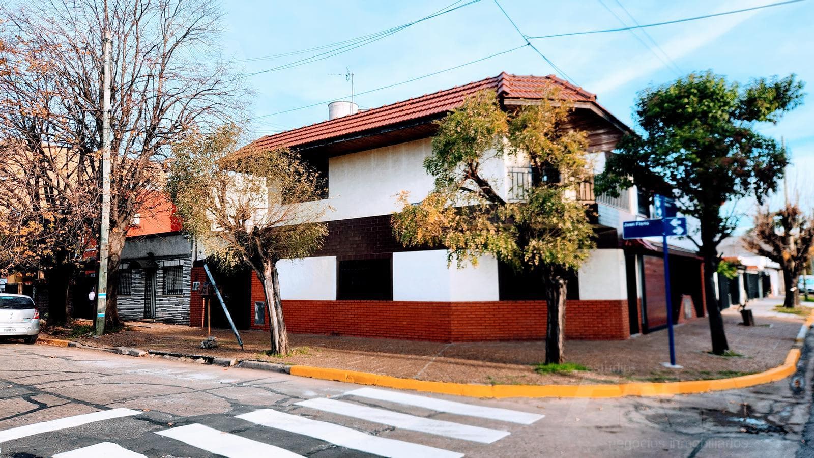 Three-room duplex for sale with a garage!