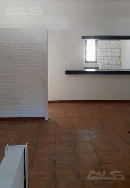 A very nice two-room American-style house that's been completely renovated to look brand new!